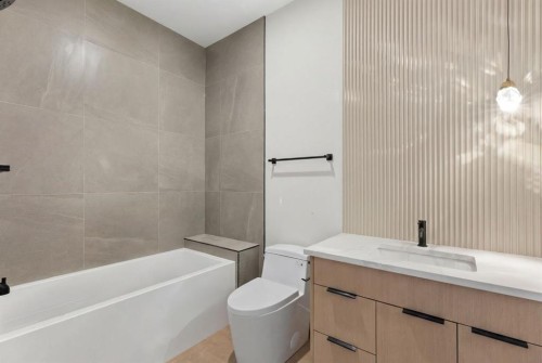 24 St Andrews Close, Lyalta, AB - Indoor Photo Showing Bathroom