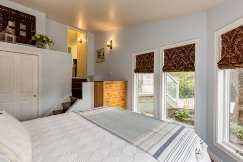 817 17 Avenue Se, Calgary, AB - Indoor Photo Showing Bedroom