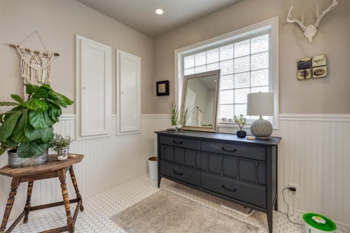 817 17 Avenue Se, Calgary, AB - Indoor