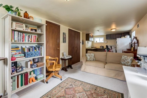817 17 Avenue Se, Calgary, AB - Indoor Photo Showing Living Room