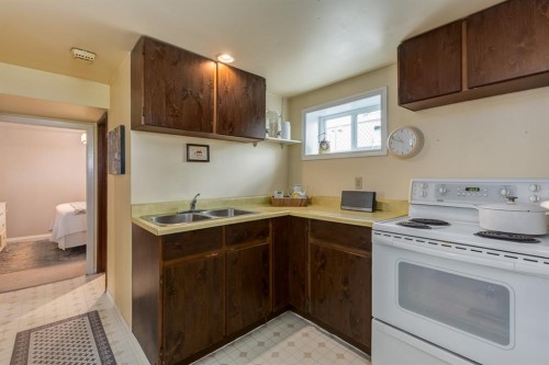 817 17 Avenue Se, Calgary, AB - Indoor Photo Showing Kitchen With Double Sink
