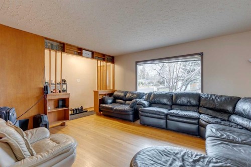 2647 Charlebois Drive Nw, Calgary, AB - Indoor Photo Showing Living Room
