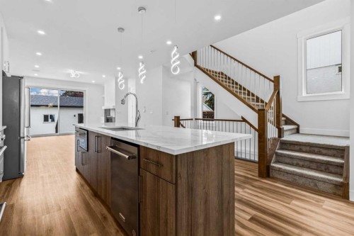 430 33 Avenue Nw, Calgary, AB - Indoor Photo Showing Kitchen With Upgraded Kitchen