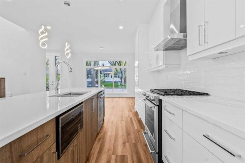 430 33 Avenue Nw, Calgary, AB - Indoor Photo Showing Kitchen With Double Sink With Upgraded Kitchen
