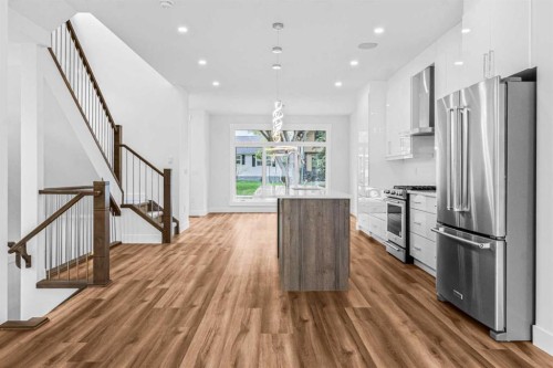 430 33 Avenue Nw, Calgary, AB - Indoor Photo Showing Kitchen With Upgraded Kitchen