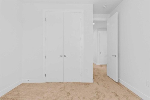 430 33 Avenue Nw, Calgary, AB - Indoor Photo Showing Other Room