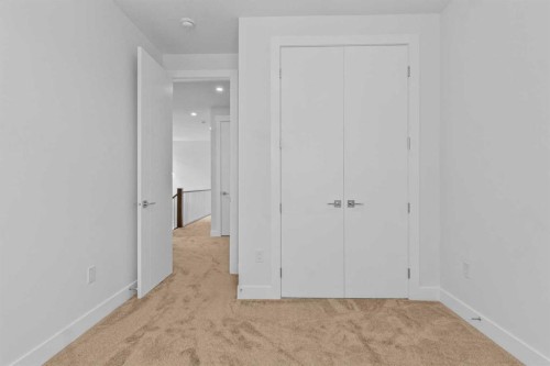 430 33 Avenue Nw, Calgary, AB - Indoor Photo Showing Other Room