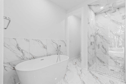 430 33 Avenue Nw, Calgary, AB - Indoor Photo Showing Bathroom