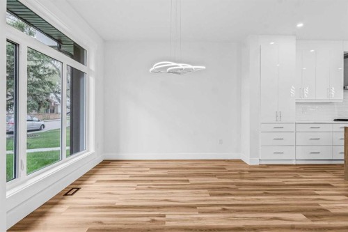 430 33 Avenue Nw, Calgary, AB - Indoor Photo Showing Other Room