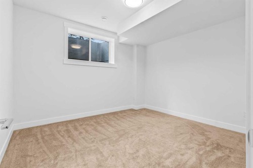 430 33 Avenue Nw, Calgary, AB - Indoor Photo Showing Other Room