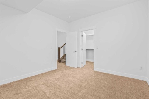 430 33 Avenue Nw, Calgary, AB - Indoor Photo Showing Other Room