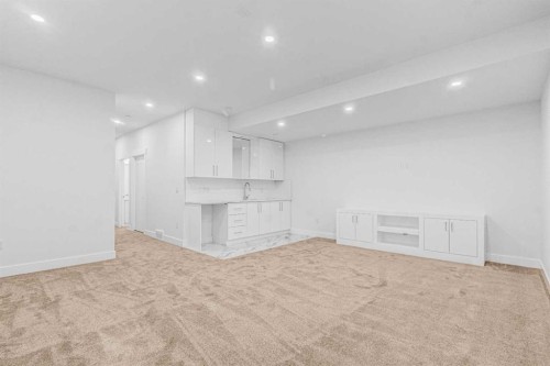 430 33 Avenue Nw, Calgary, AB - Indoor Photo Showing Other Room