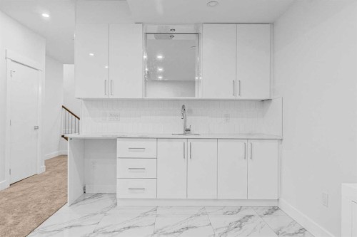 430 33 Avenue Nw, Calgary, AB - Indoor