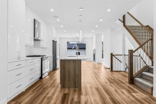 430 33 Avenue Nw, Calgary, AB - Indoor Photo Showing Kitchen With Upgraded Kitchen