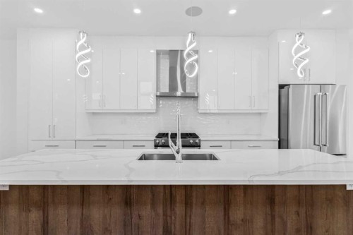 430 33 Avenue Nw, Calgary, AB - Indoor Photo Showing Kitchen With Double Sink