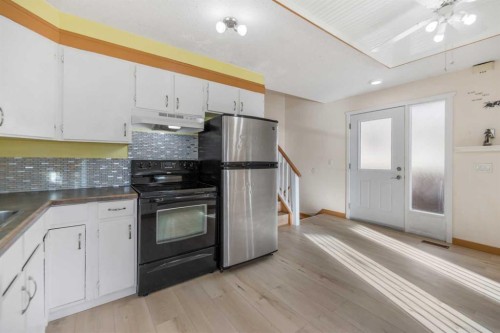 124 Falwood Crescent Ne, Calgary, AB - Indoor Photo Showing Kitchen