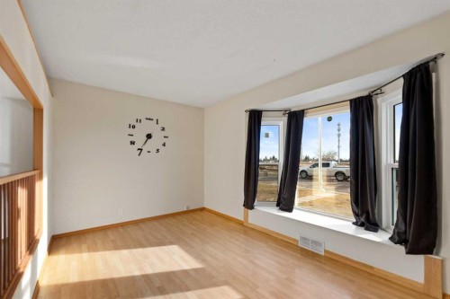 124 Falwood Crescent Ne, Calgary, AB - Indoor Photo Showing Other Room