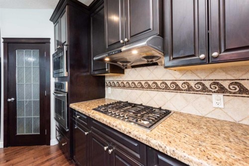 35 Aspen Stone Way Sw, Calgary, AB - Indoor Photo Showing Kitchen
