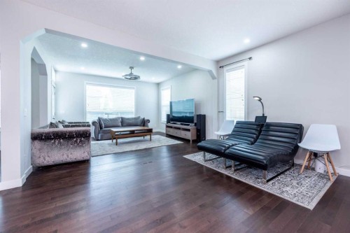 35 Aspen Stone Way Sw, Calgary, AB - Indoor Photo Showing Living Room