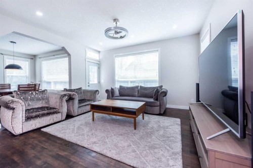 35 Aspen Stone Way Sw, Calgary, AB - Indoor Photo Showing Living Room