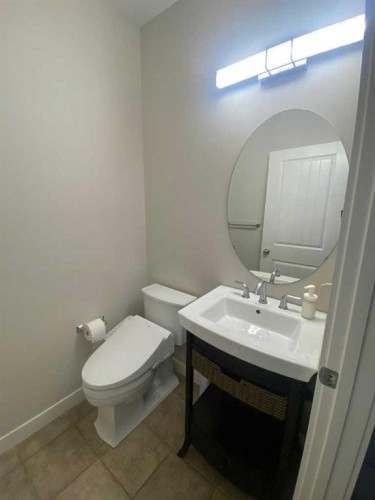 35 Aspen Stone Way Sw, Calgary, AB - Indoor Photo Showing Bathroom