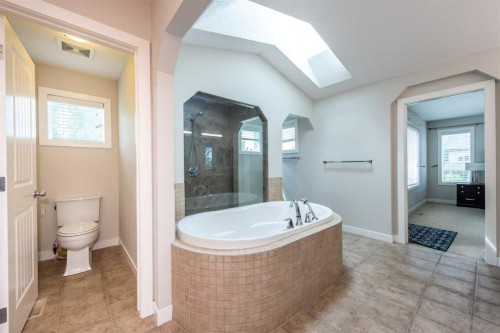 35 Aspen Stone Way Sw, Calgary, AB - Indoor Photo Showing Bathroom