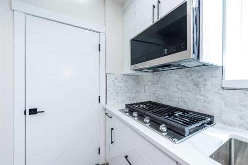 35 Aspen Stone Way Sw, Calgary, AB - Indoor Photo Showing Kitchen