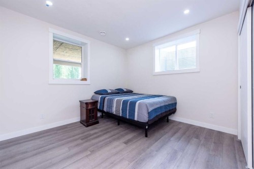 35 Aspen Stone Way Sw, Calgary, AB - Indoor Photo Showing Bedroom