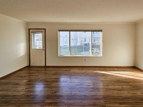 112 Harvest Oak Circle Ne, Calgary, AB - Indoor Photo Showing Other Room