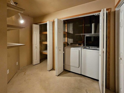 112 Harvest Oak Circle Ne, Calgary, AB - Indoor Photo Showing Laundry Room