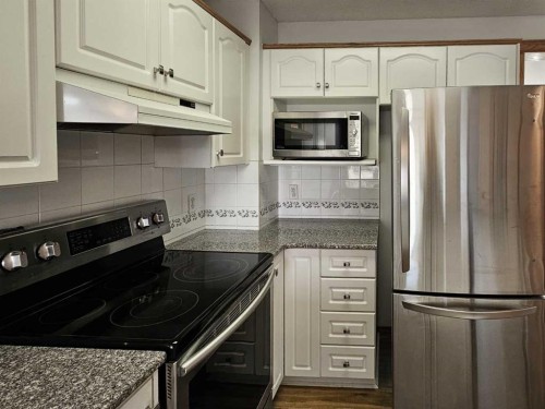 112 Harvest Oak Circle Ne, Calgary, AB - Indoor Photo Showing Kitchen