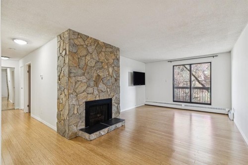 404-537 14 Avenue Sw, Calgary, AB - Indoor Photo Showing Living Room With Fireplace