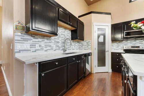 234 Tarawood Place Ne, Calgary, AB - Indoor Photo Showing Kitchen With Upgraded Kitchen