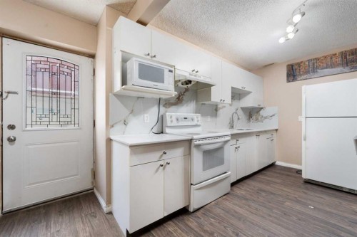 234 Tarawood Place Ne, Calgary, AB - Indoor Photo Showing Kitchen