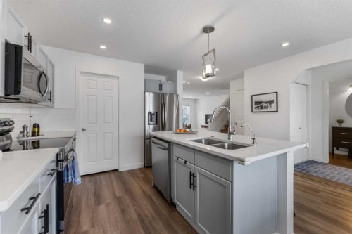 4382 Elgin Avenue Se, Calgary, AB - Indoor Photo Showing Kitchen With Double Sink With Upgraded Kitchen