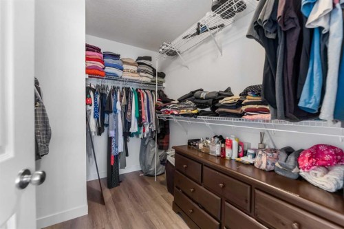 4382 Elgin Avenue Se, Calgary, AB - Indoor With Storage