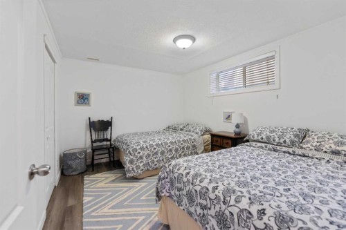 4382 Elgin Avenue Se, Calgary, AB - Indoor Photo Showing Bedroom