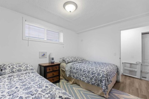 4382 Elgin Avenue Se, Calgary, AB - Indoor Photo Showing Bedroom