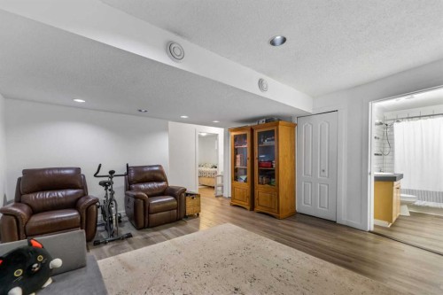 4382 Elgin Avenue Se, Calgary, AB - Indoor