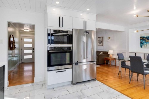 2539 Chicoutimi Drive Nw, Calgary, AB - Indoor Photo Showing Kitchen With Stainless Steel Kitchen