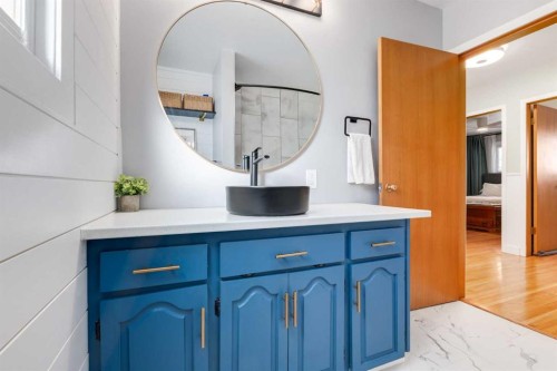 2539 Chicoutimi Drive Nw, Calgary, AB - Indoor Photo Showing Other Room