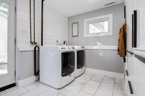 2539 Chicoutimi Drive Nw, Calgary, AB - Indoor Photo Showing Laundry Room