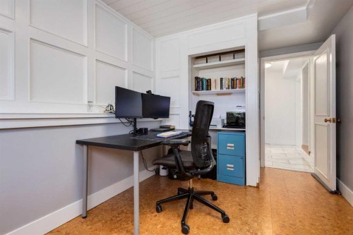 2539 Chicoutimi Drive Nw, Calgary, AB - Indoor Photo Showing Office