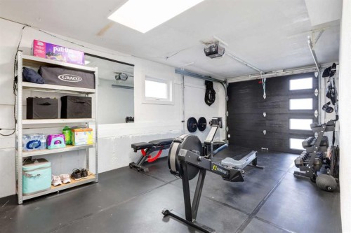 2539 Chicoutimi Drive Nw, Calgary, AB - Indoor Photo Showing Garage