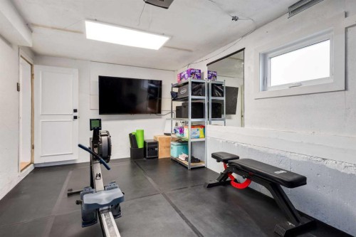 2539 Chicoutimi Drive Nw, Calgary, AB - Indoor