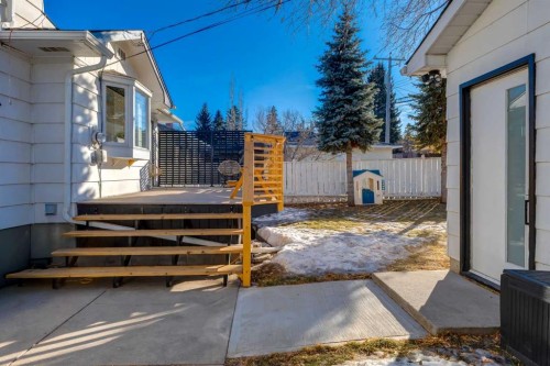 2539 Chicoutimi Drive Nw, Calgary, AB - Outdoor