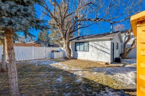 2539 Chicoutimi Drive Nw, Calgary, AB - Outdoor