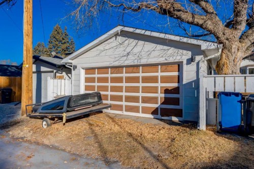 2539 Chicoutimi Drive Nw, Calgary, AB - Outdoor