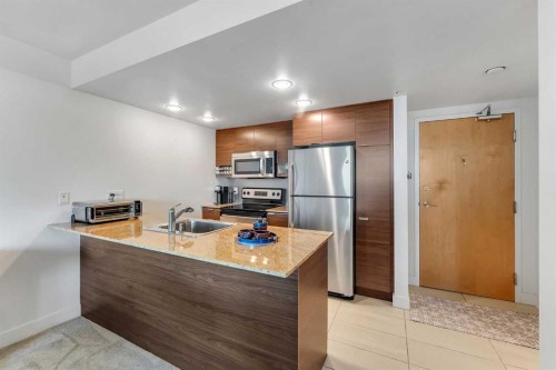 803-1110 11 Street Sw, Calgary, AB - Indoor Photo Showing Kitchen