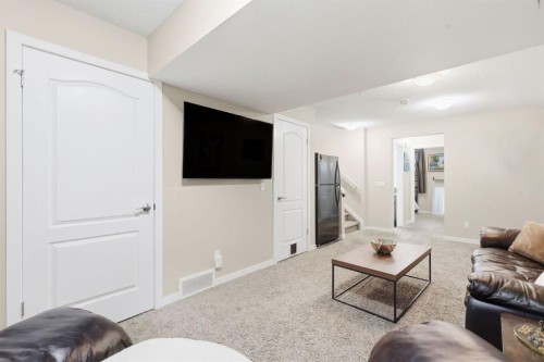 93 Auburn Meadows View Se, Calgary, AB - Indoor Photo Showing Living Room